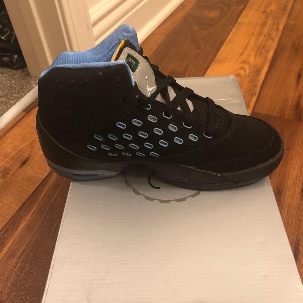 Sneakers - Picture 2 of 5